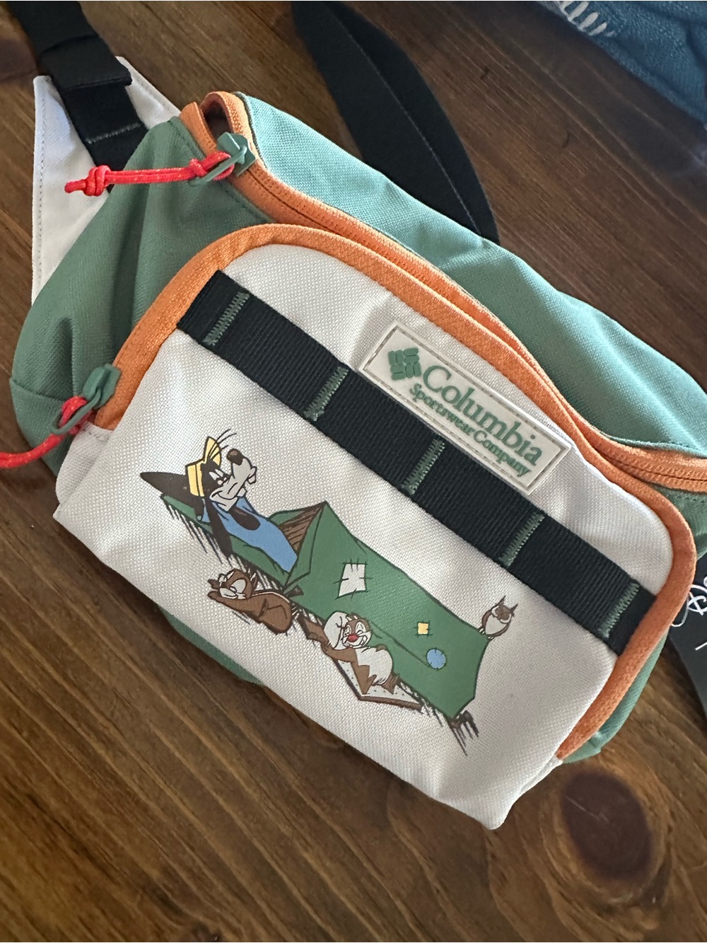 NWT Disney x Columbia Fanny Pack Goofy Camping Crossbody One Size